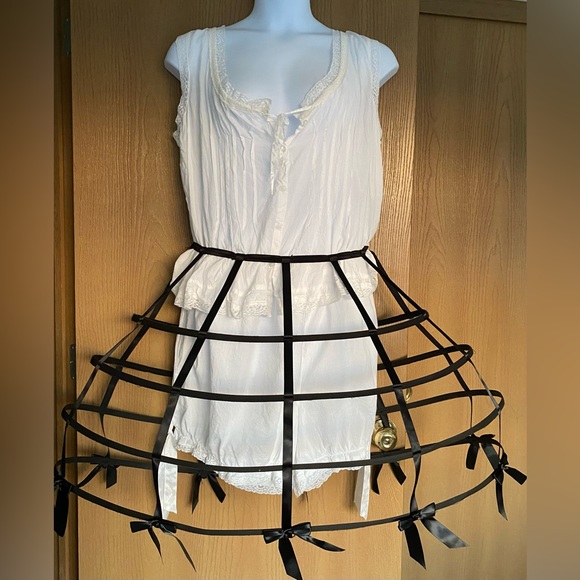 Hips and Curves Victorian/Gothic Underpinning’s and Hoop Skirt - Plus size 3X/4X - Picture 1 of 11